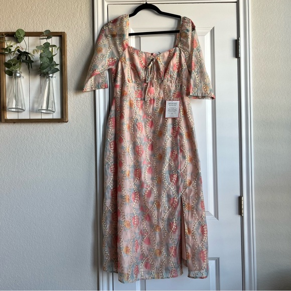 glamorous bloom maternity glam floral 3/4 sleeve midi dress - Picture 2 of 10